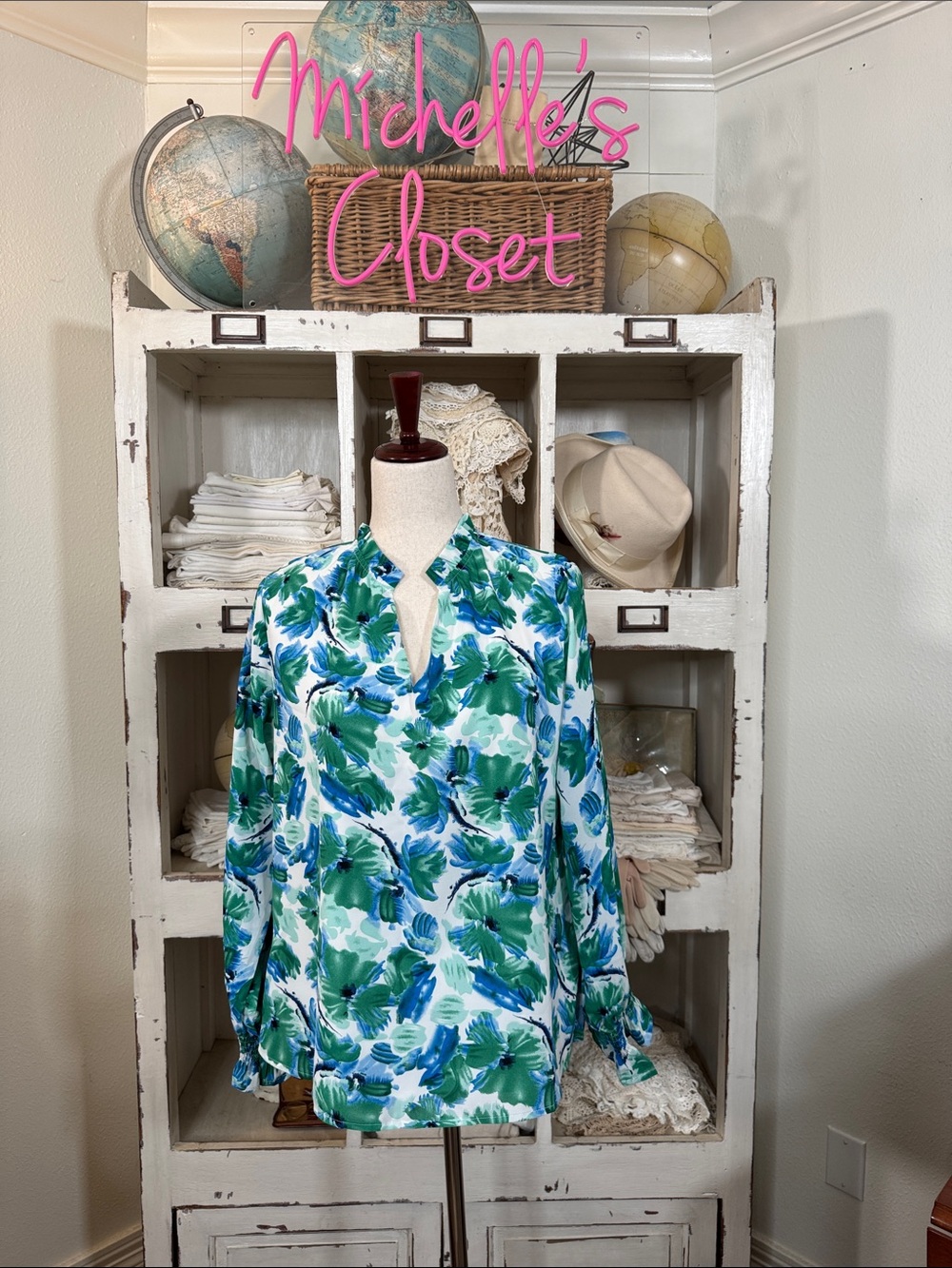 NWT Women’s Green & Blue Floral V-Neck Blouse